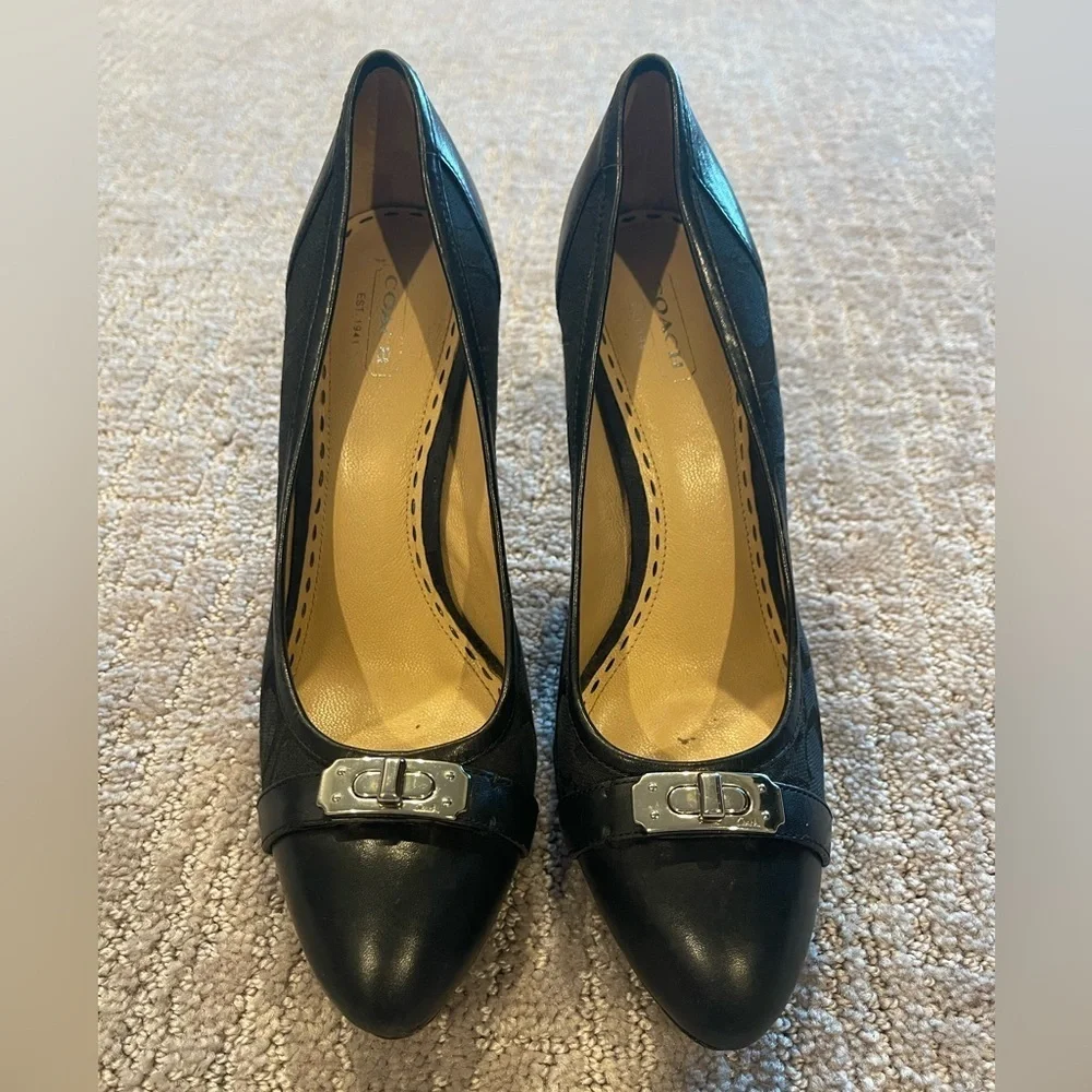 Coach Camille Signature Turn Lock Black Pump, Leather/Jacquard, Almond Toe, 8.5B - Picture 2 of 13
